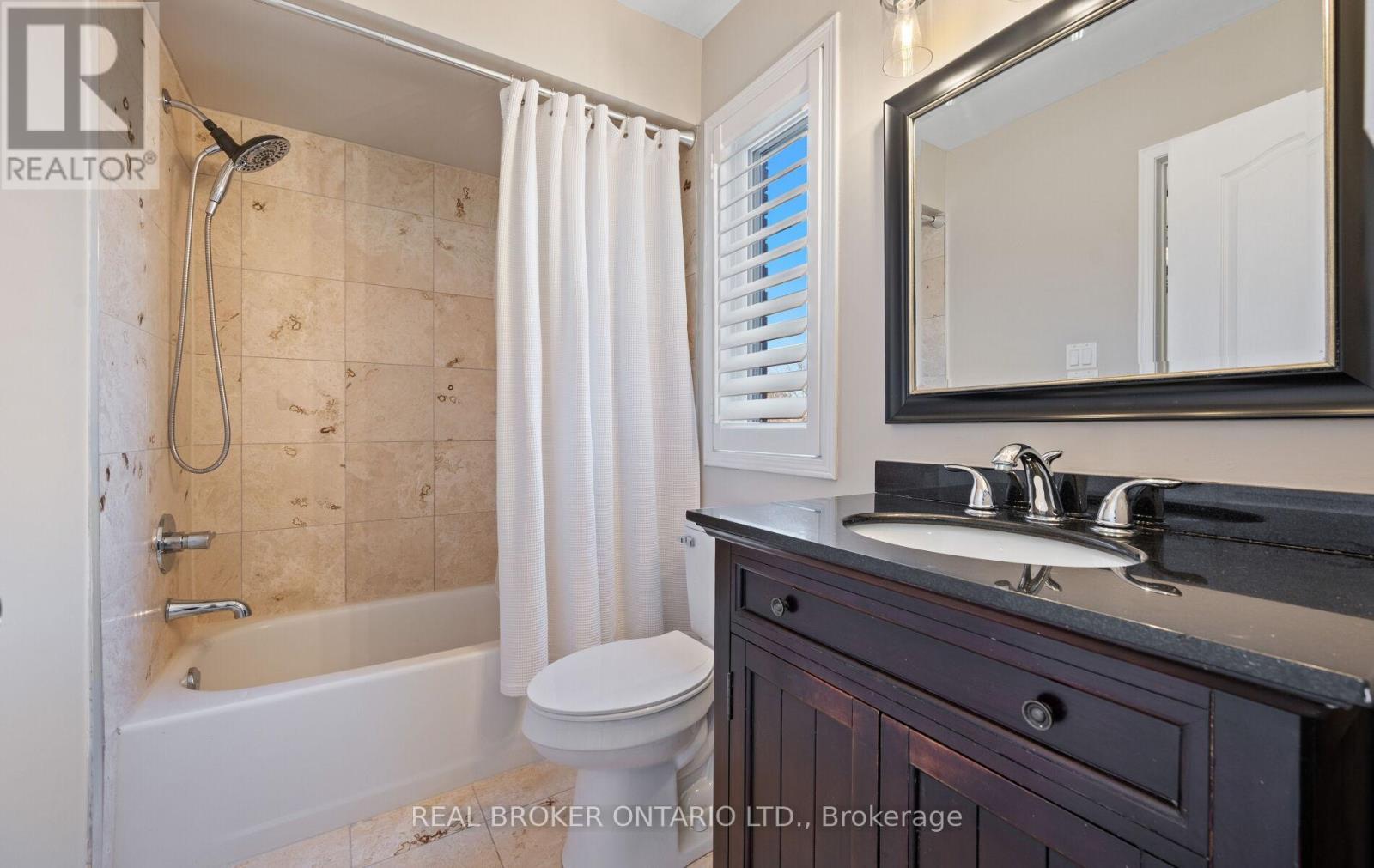 6060 Clover Ridge Crescent, Mississauga, ON - Indoor Photo Showing Bathroom