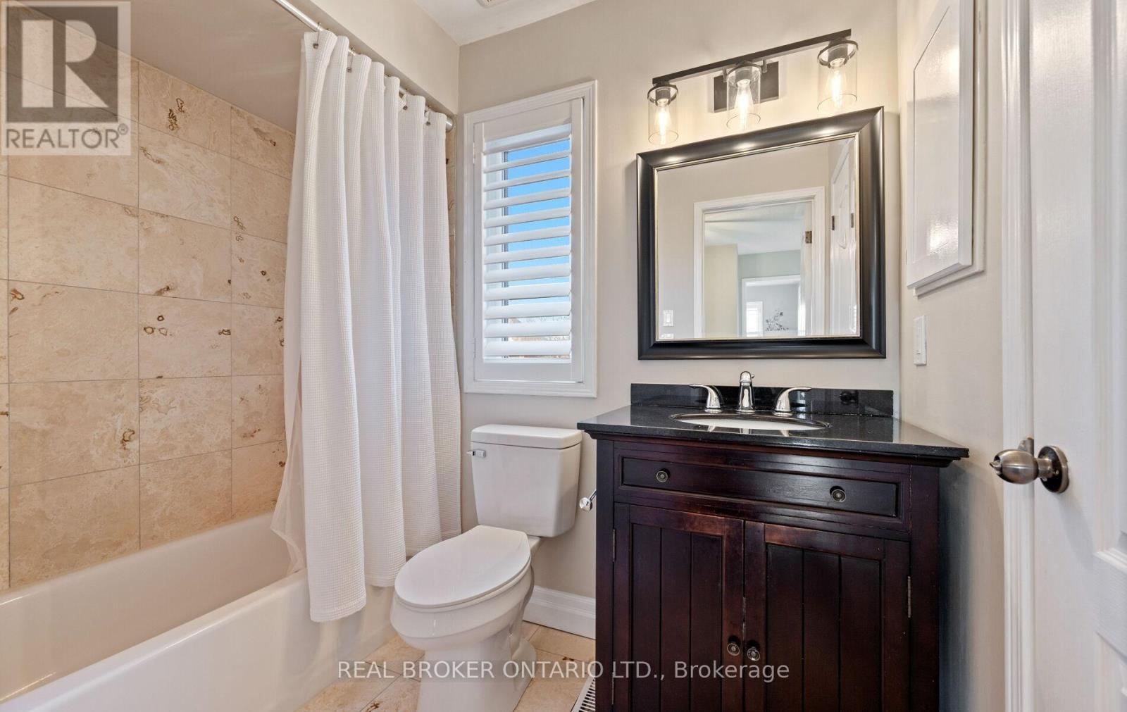 6060 Clover Ridge Crescent, Mississauga, ON - Indoor Photo Showing Bathroom
