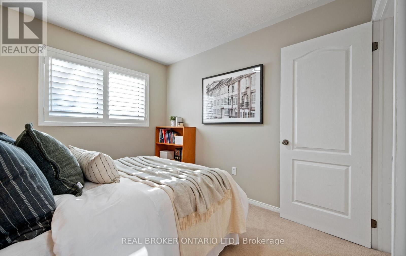 6060 Clover Ridge Crescent, Mississauga, ON - Indoor Photo Showing Bedroom