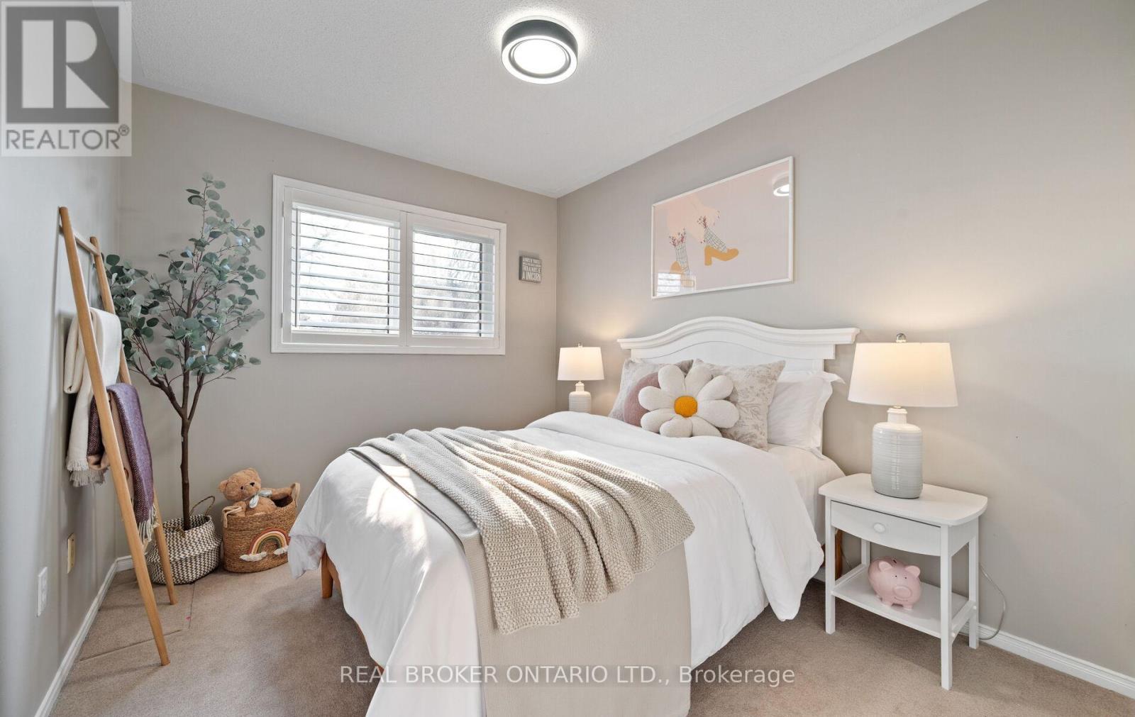 6060 Clover Ridge Crescent, Mississauga, ON - Indoor Photo Showing Bedroom