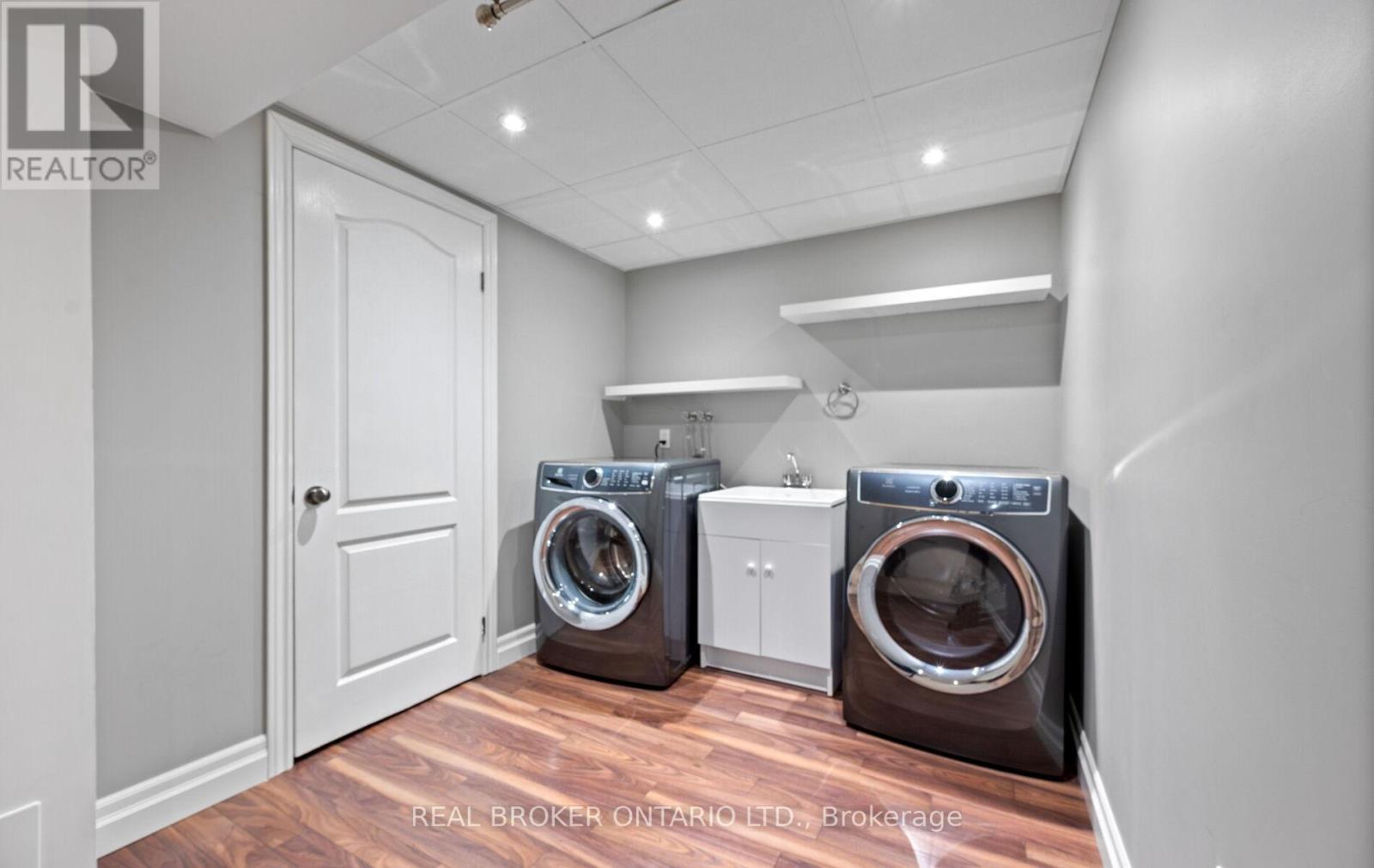 6060 Clover Ridge Crescent, Mississauga, ON - Indoor Photo Showing Laundry Room