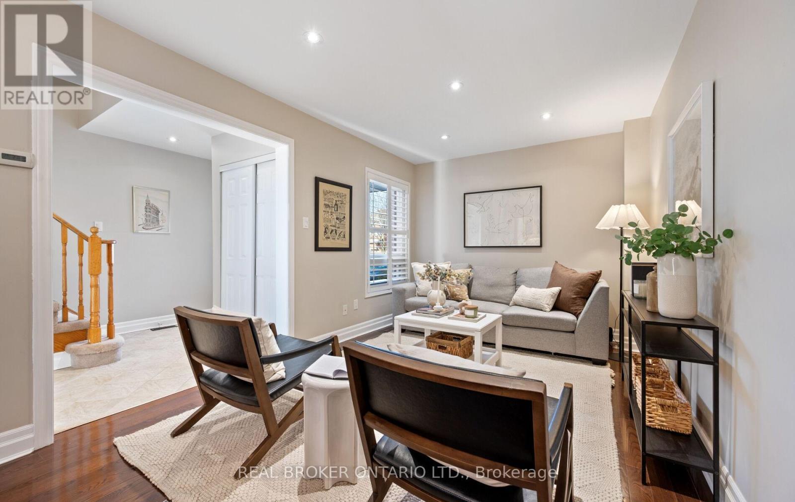 6060 Clover Ridge Crescent, Mississauga, ON - Indoor Photo Showing Living Room