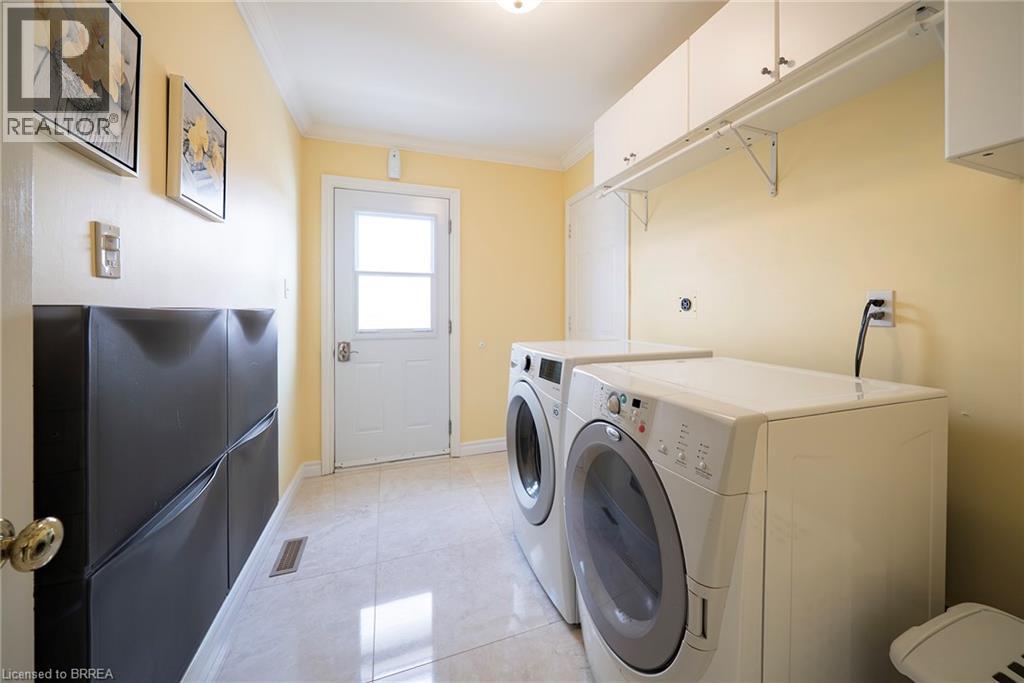 43 Flamingo Drive, Hamilton, ON - Indoor Photo Showing Laundry Room