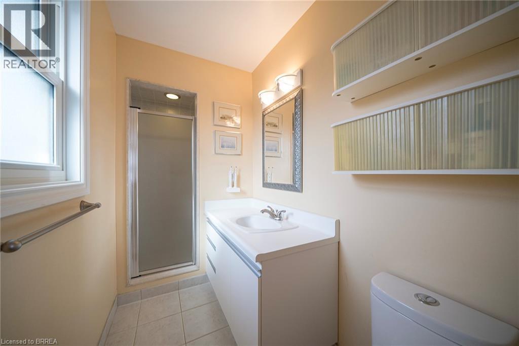 43 Flamingo Drive, Hamilton, ON - Indoor Photo Showing Bathroom