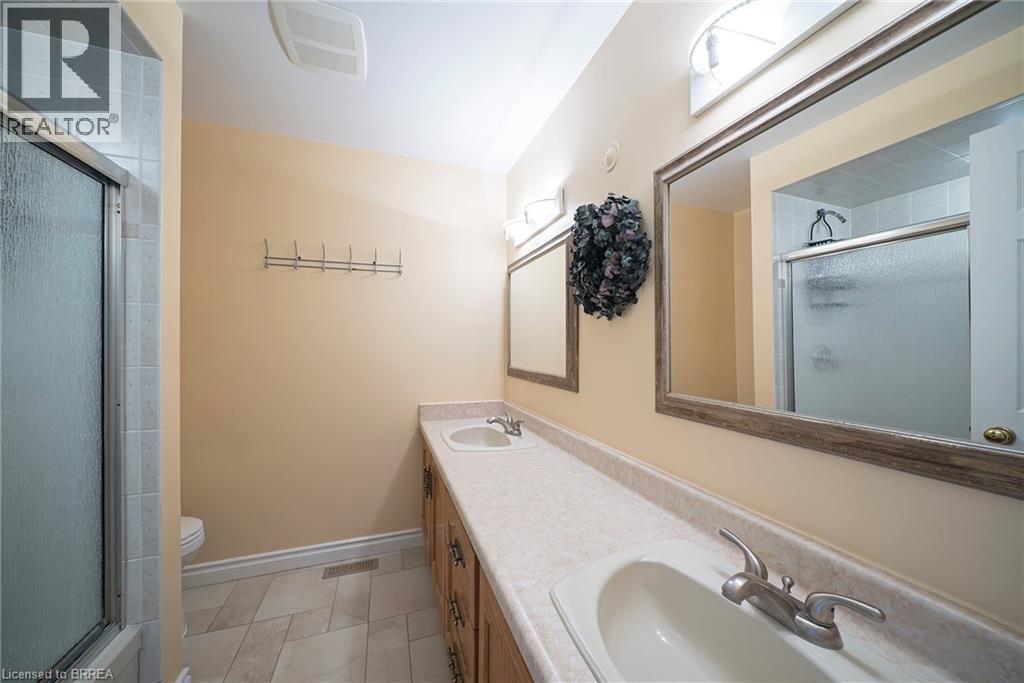 43 Flamingo Drive, Hamilton, ON - Indoor Photo Showing Bathroom