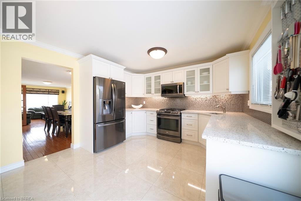 43 Flamingo Drive, Hamilton, ON - Indoor Photo Showing Kitchen