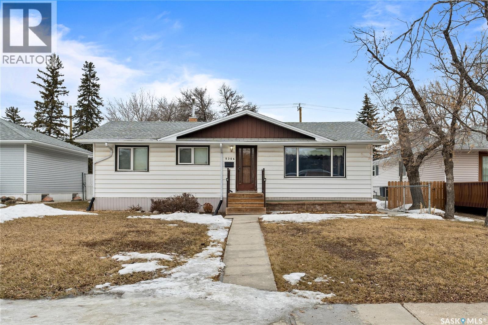 5306 5Th Avenue, Regina, SK - Outdoor