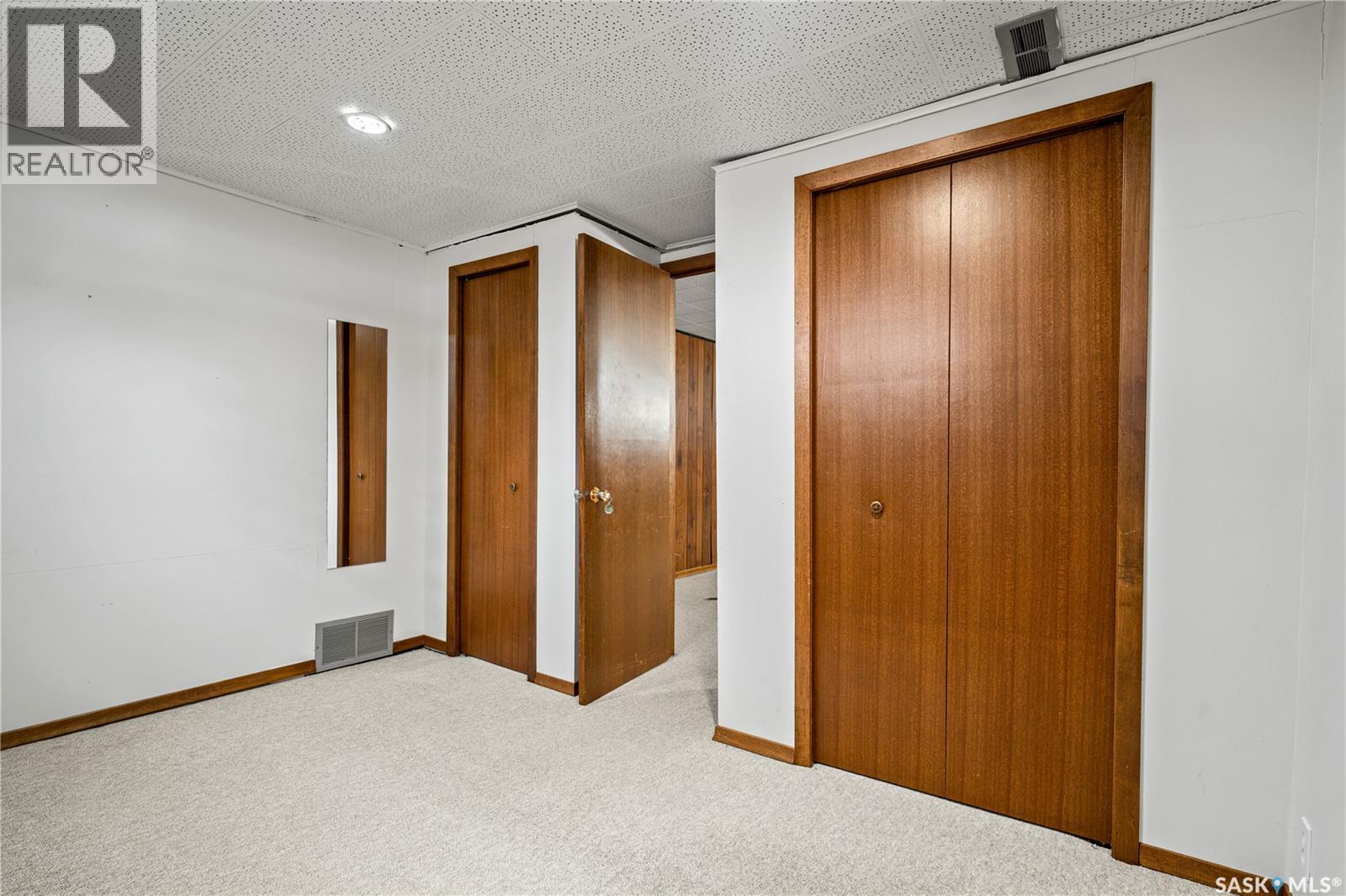 5306 5Th Avenue, Regina, SK - Indoor Photo Showing Other Room