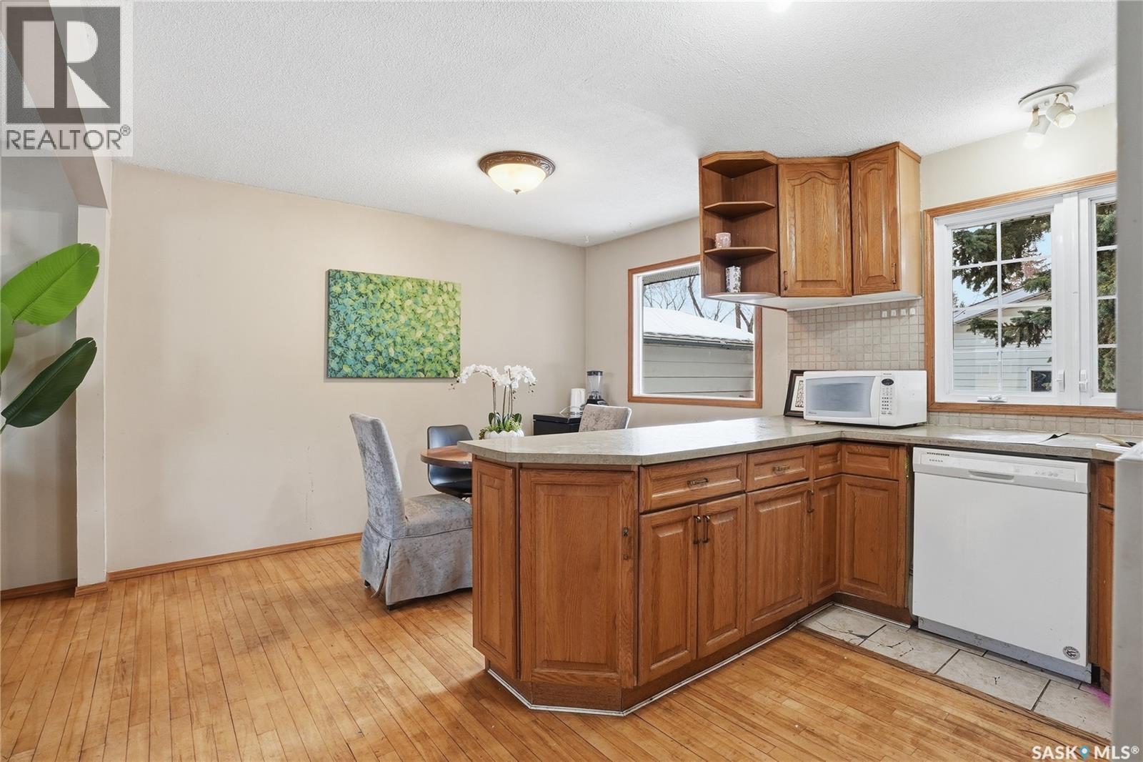 285 Carleton Drive, Saskatoon, SK - Indoor Photo Showing Kitchen