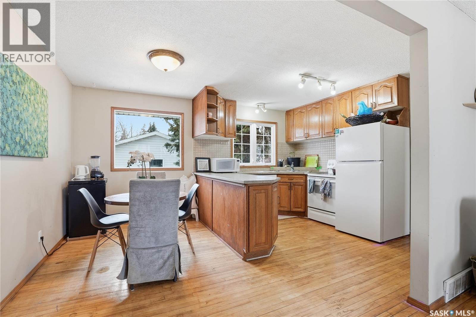 285 Carleton Drive, Saskatoon, SK - Indoor Photo Showing Kitchen