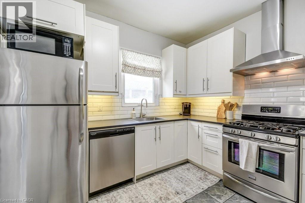 14 Baker Street, Hamilton, ON - Indoor Photo Showing Kitchen With Upgraded Kitchen