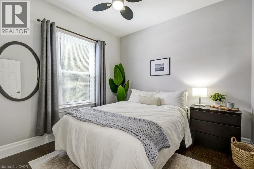 14 Baker Street, Hamilton, ON - Indoor Photo Showing Bedroom