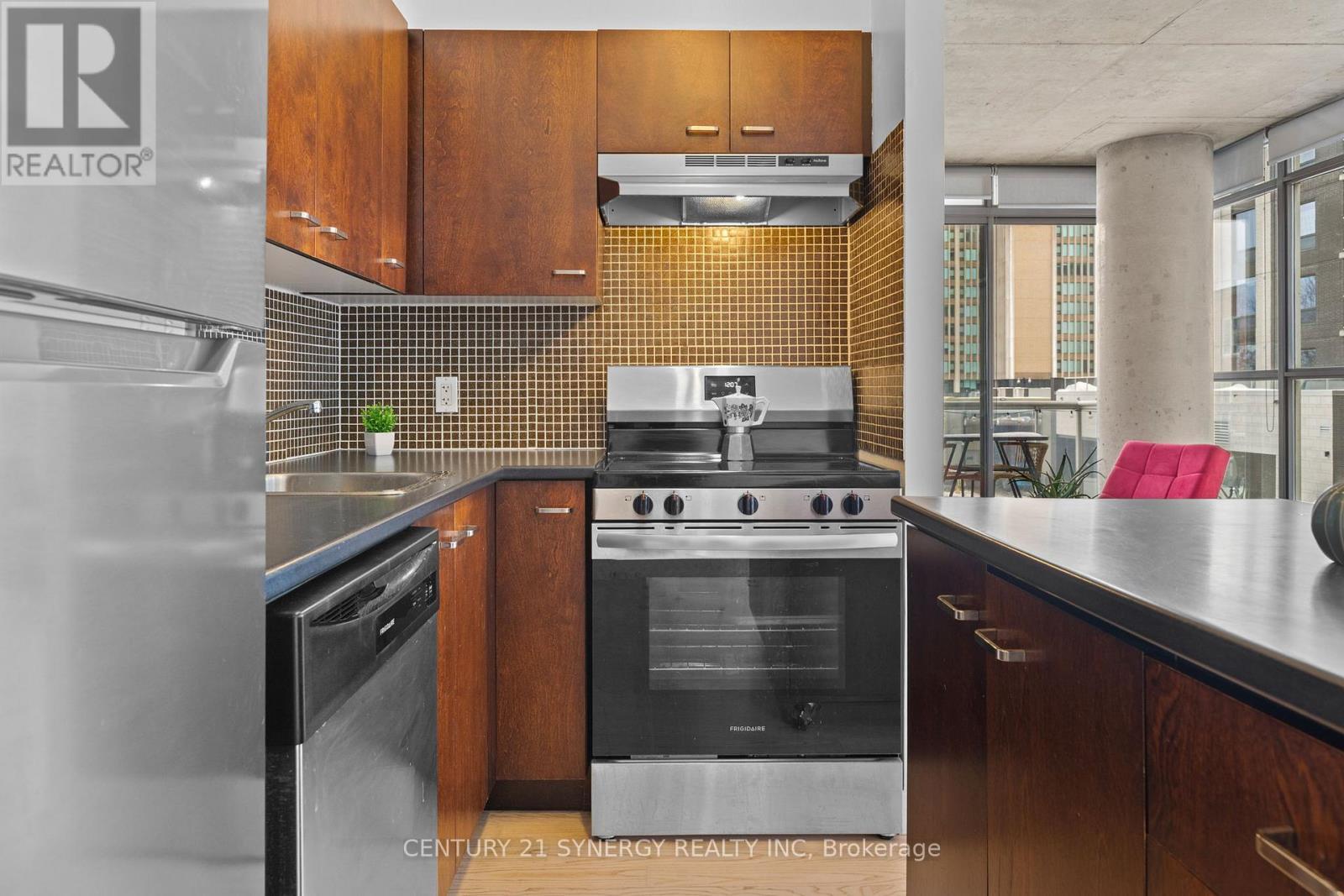 303 - 179 George Street, Ottawa, ON - Indoor Photo Showing Kitchen