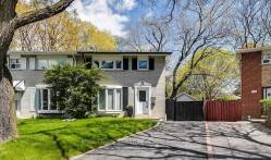 104 Marbury Crescent Toronto, ON M3A 2G4