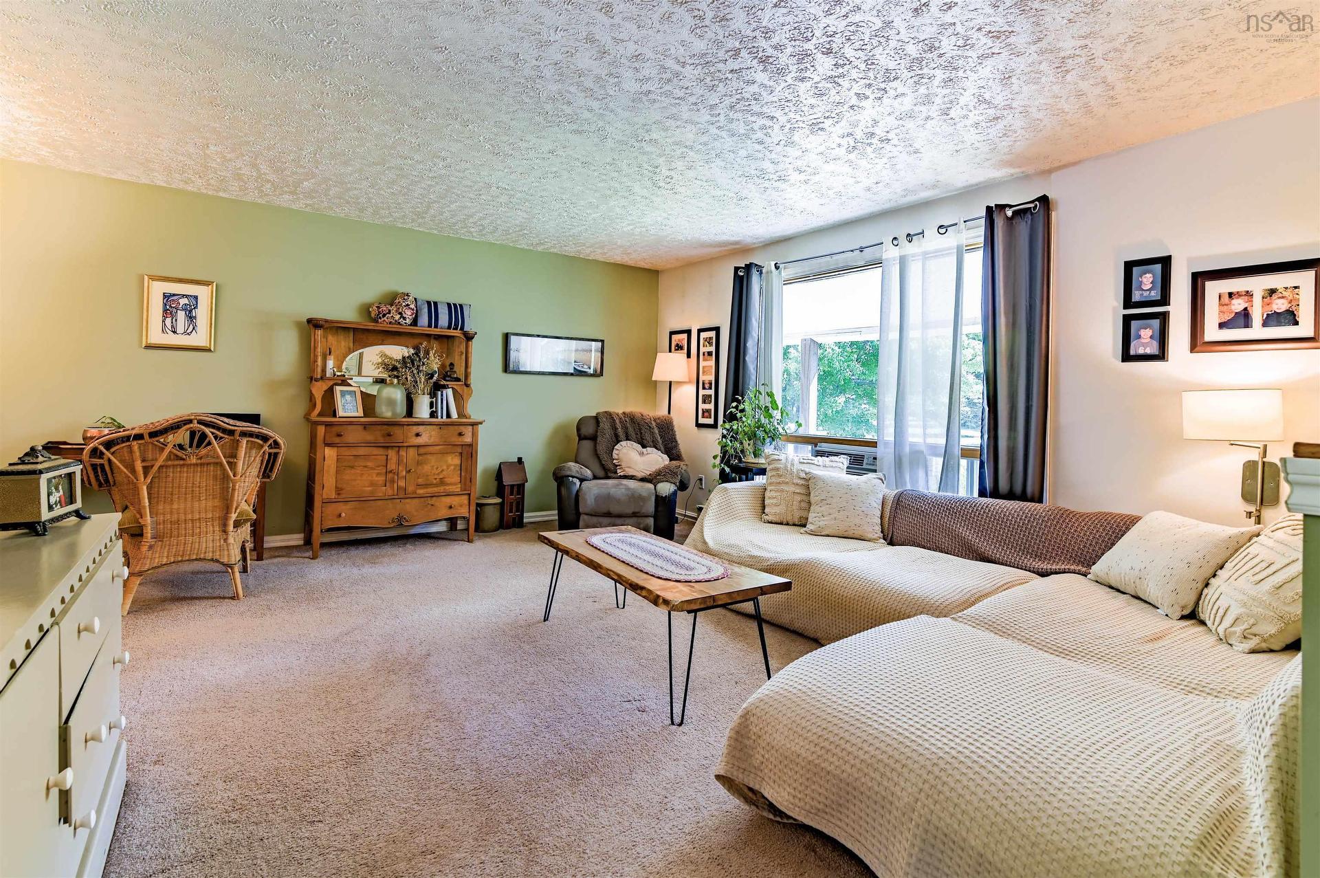 1353 Pinecrest Drive, Coldbrook, NS