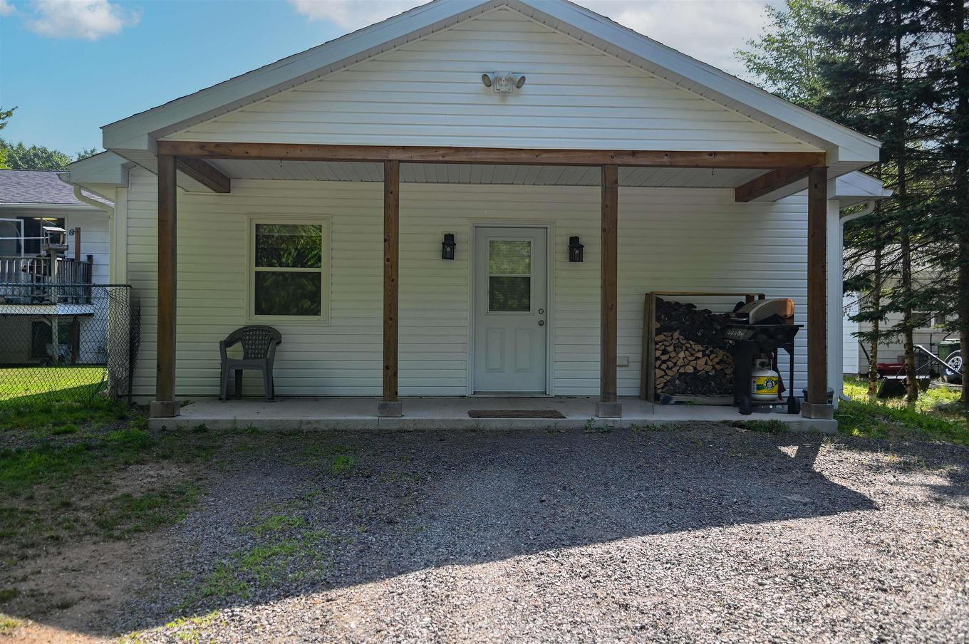 1353 Pinecrest Drive, Coldbrook, NS