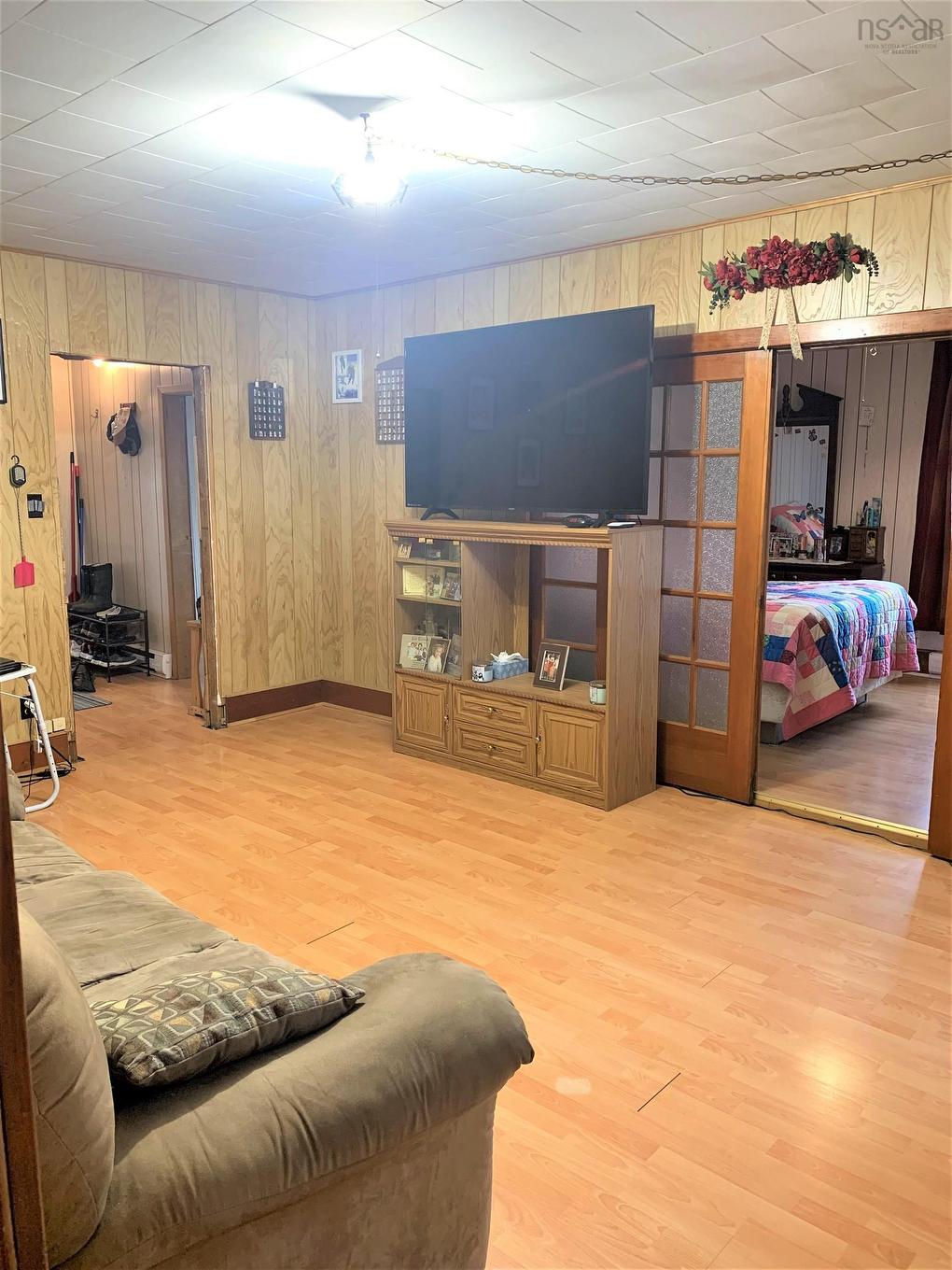 6 Junction Road, Springhill, NS