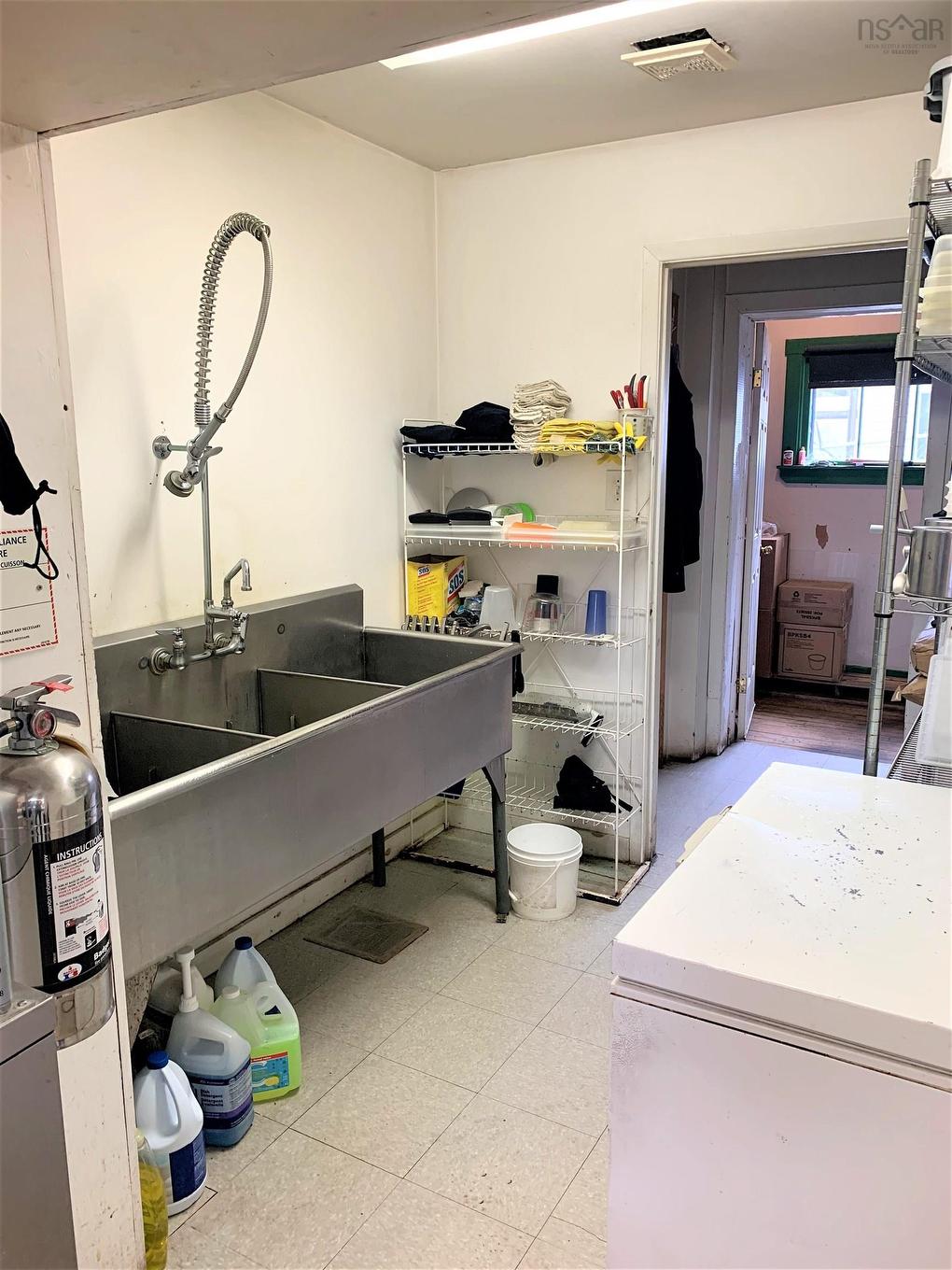 6 Junction Road, Springhill, NS