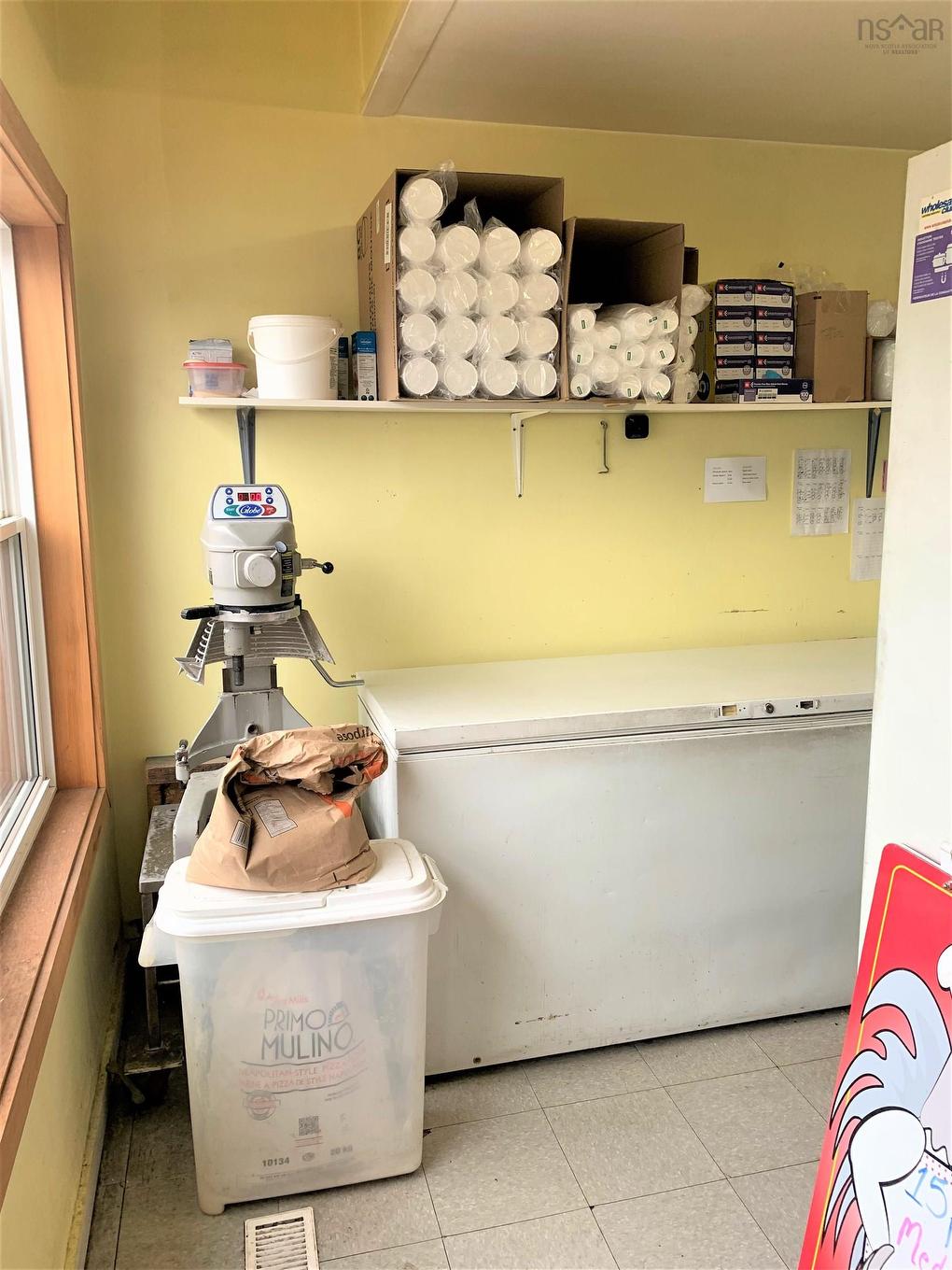 6 Junction Road, Springhill, NS