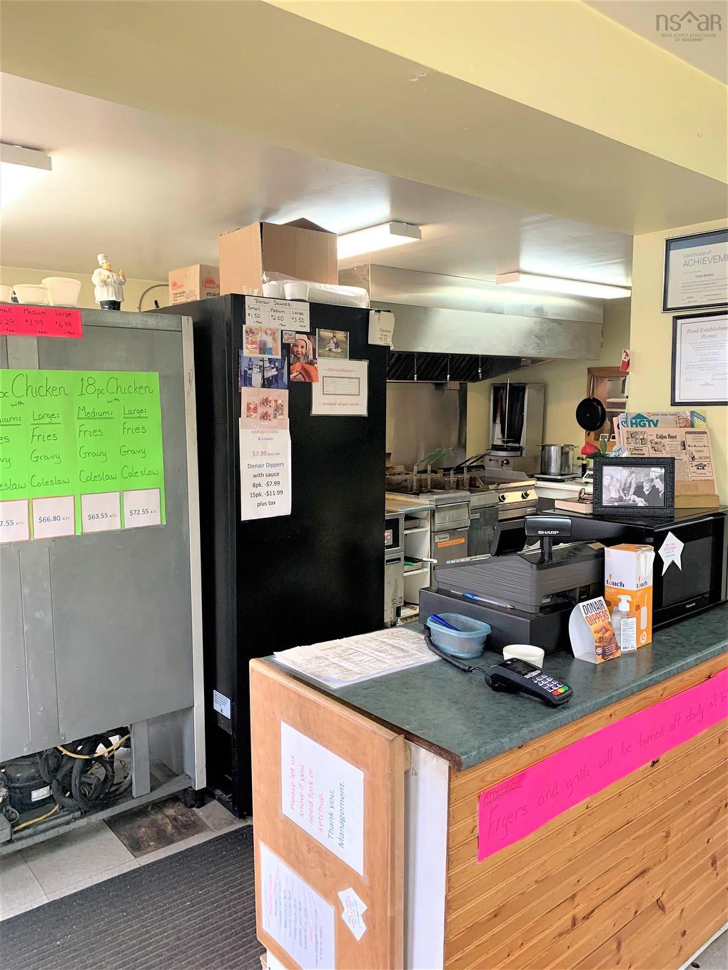 6 Junction Road, Springhill, NS