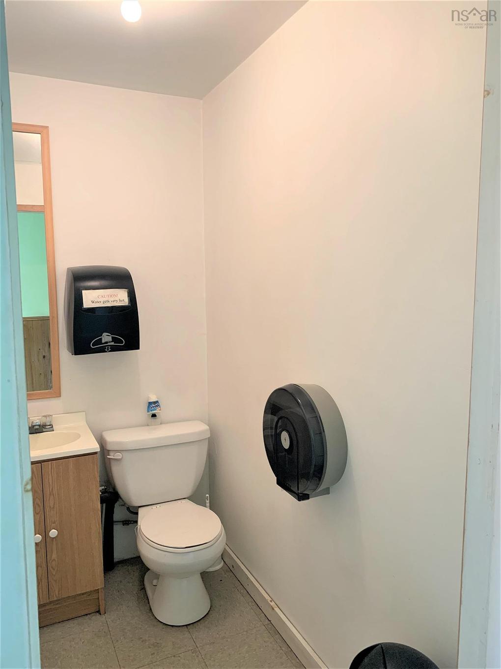 6 Junction Road, Springhill, NS