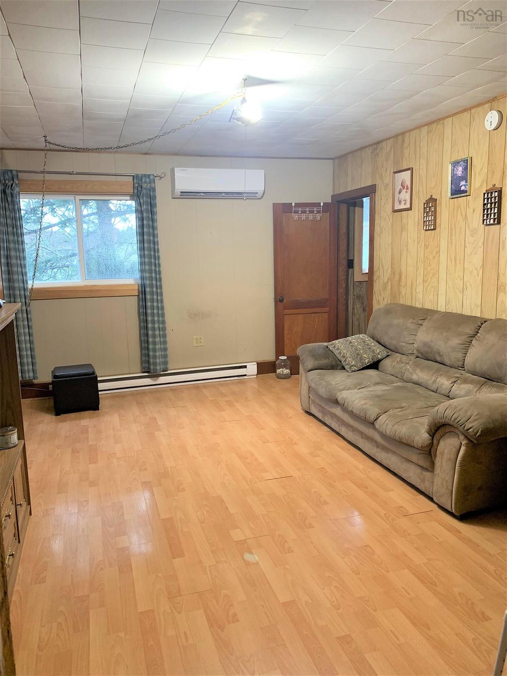 6 Junction Road, Springhill, NS