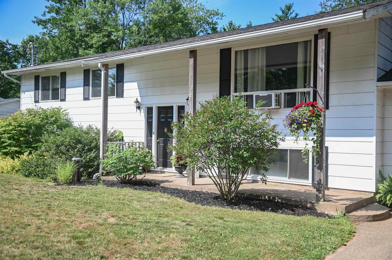 1353 Pinecrest Drive, Coldbrook, NS