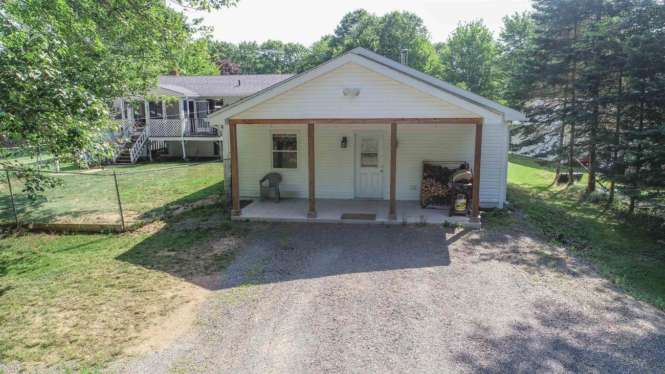 1353 Pinecrest Drive, Coldbrook, NS