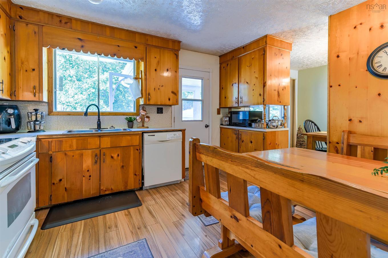 1353 Pinecrest Drive, Coldbrook, NS