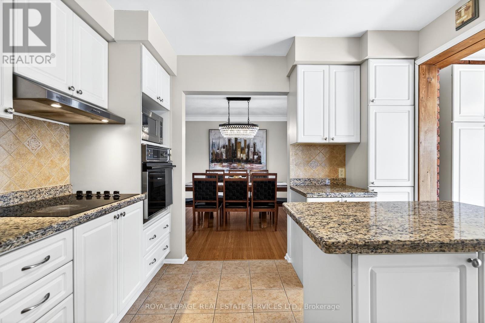 15 Belair Drive, Hamilton, ON - Indoor Photo Showing Kitchen With Upgraded Kitchen