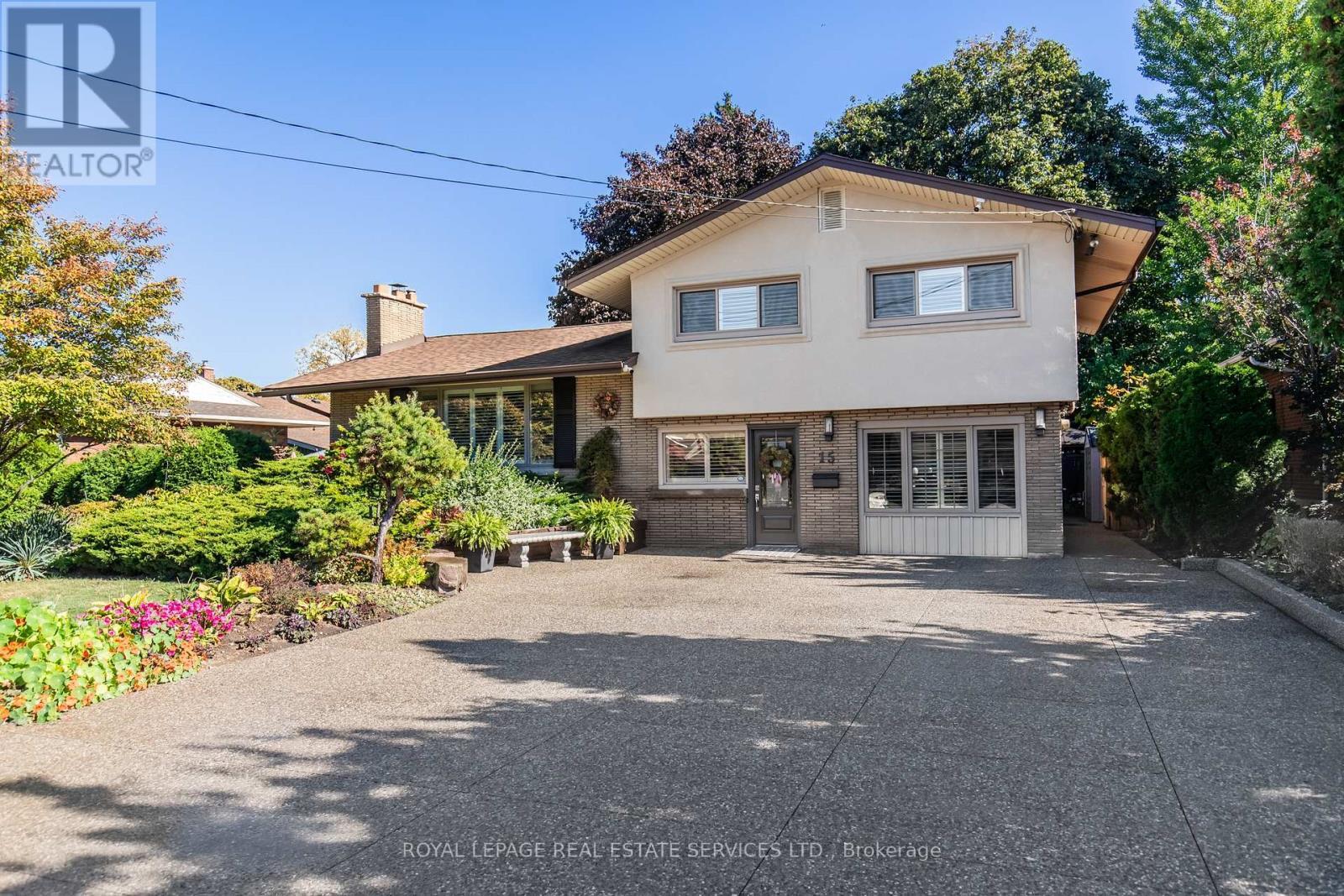 15 Belair Drive, Hamilton, ON - Outdoor With Facade