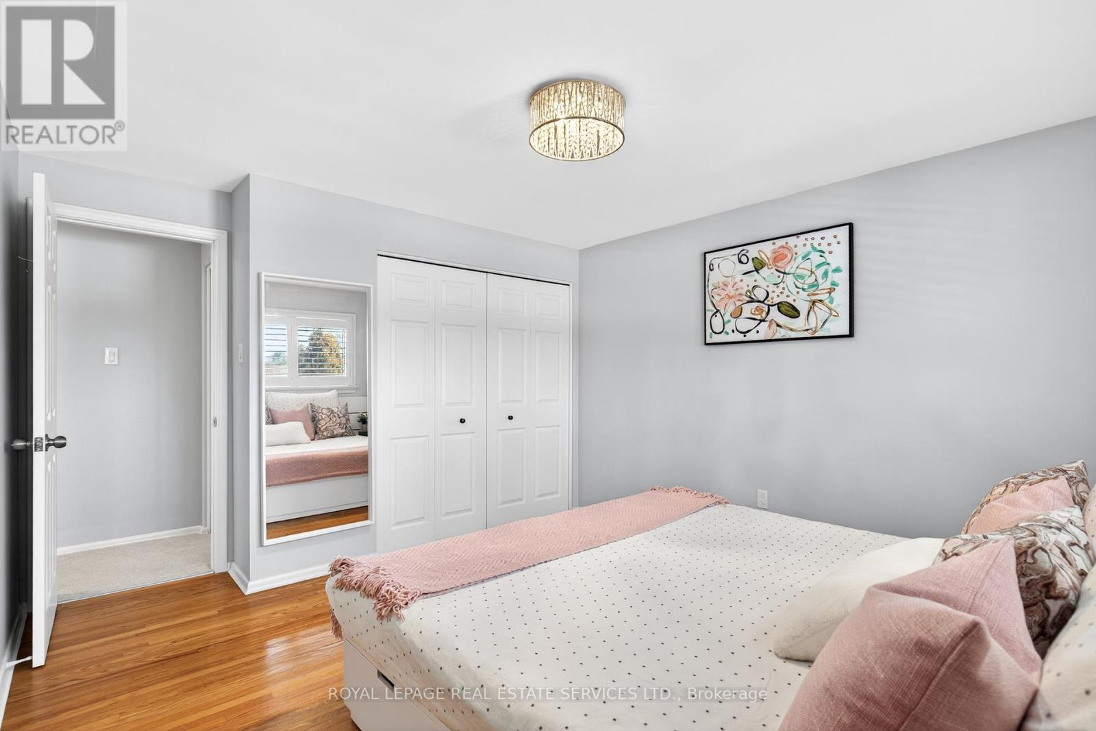 15 Belair Drive, Hamilton, ON - Indoor Photo Showing Bedroom