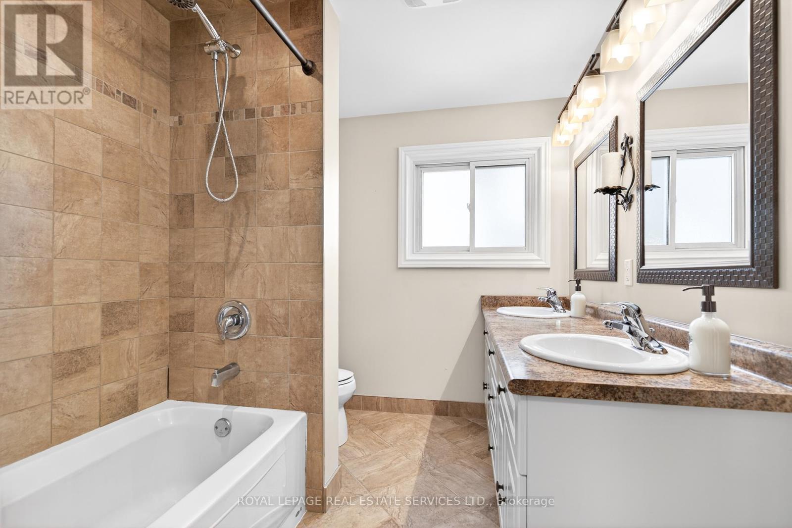 15 Belair Drive, Hamilton, ON - Indoor Photo Showing Bathroom