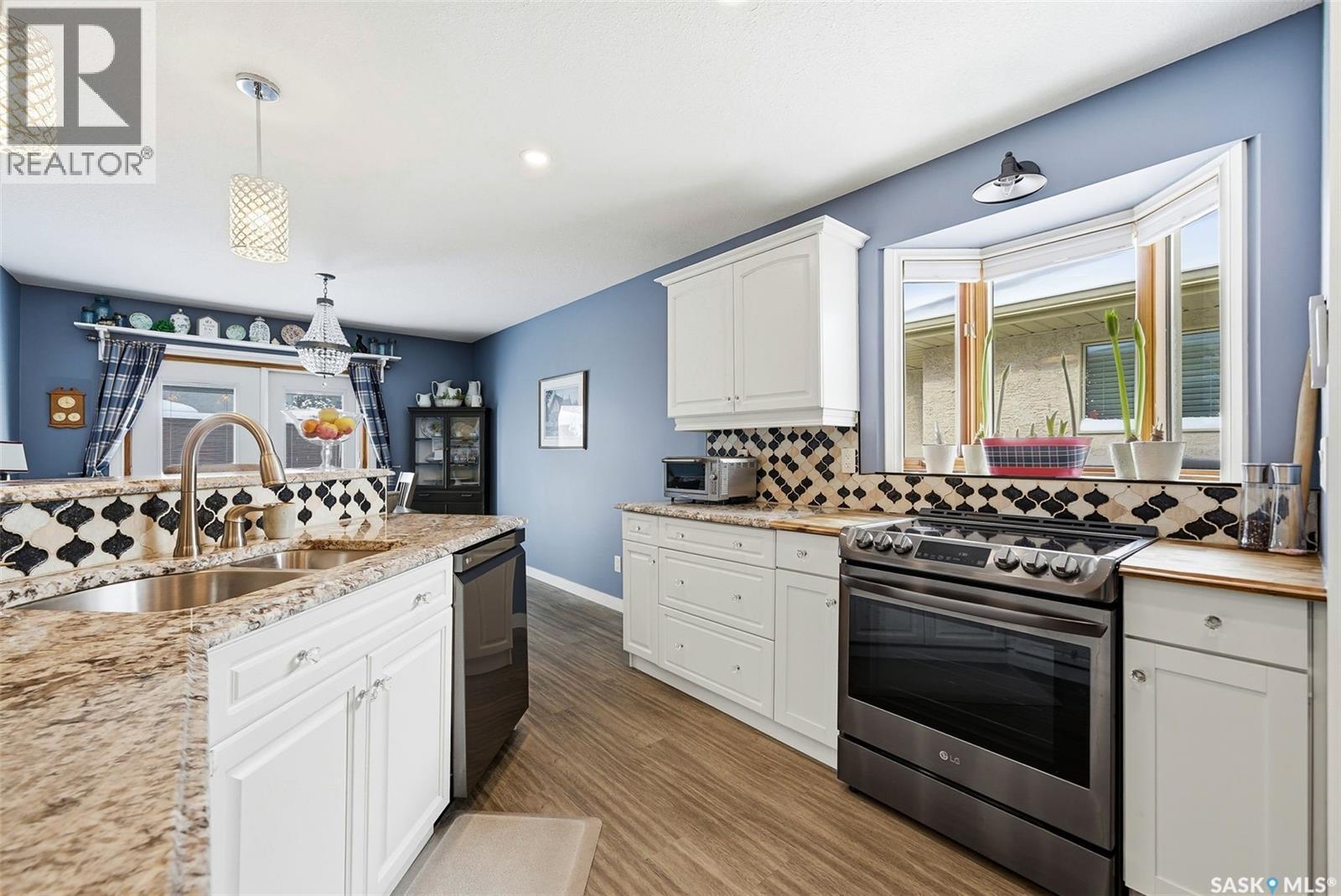 52 Kensington Crescent, Regina, SK - Indoor Photo Showing Kitchen With Double Sink