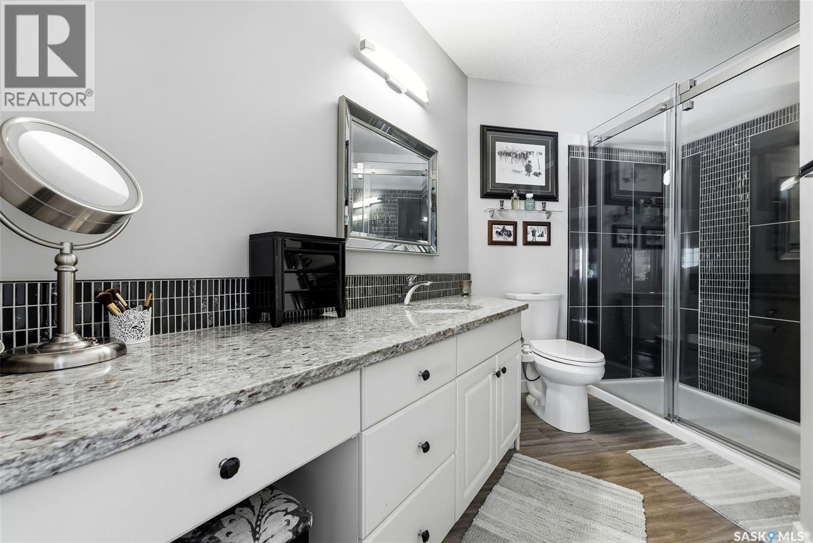 52 Kensington Crescent, Regina, SK - Indoor Photo Showing Bathroom