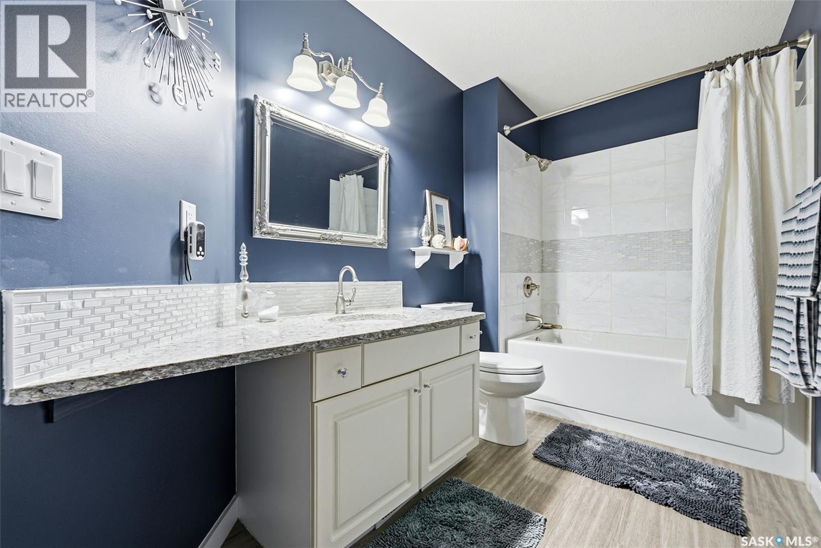 52 Kensington Crescent, Regina, SK - Indoor Photo Showing Bathroom