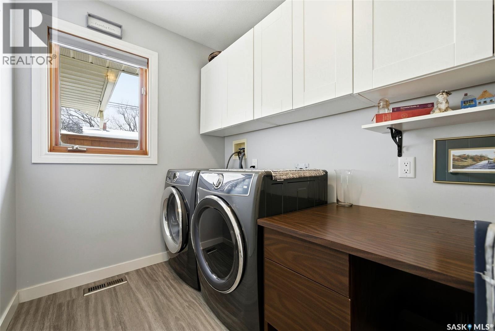 52 Kensington Crescent, Regina, SK - Indoor Photo Showing Laundry Room