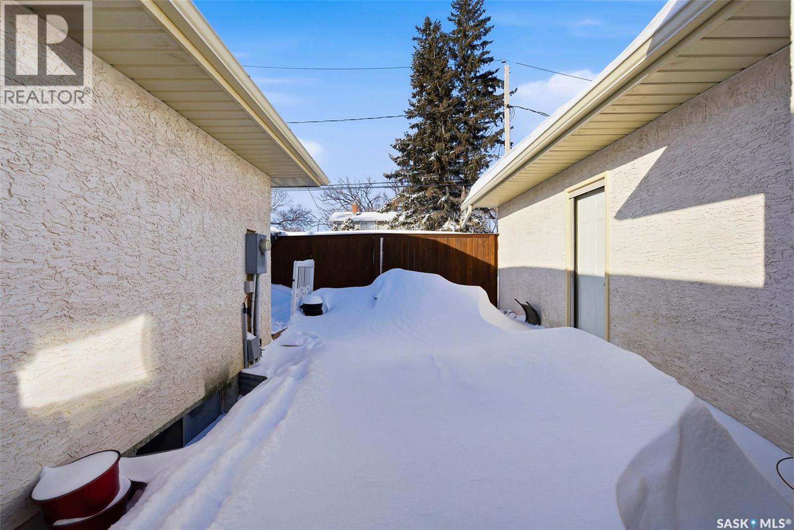 52 Kensington Crescent, Regina, SK - Outdoor With Exterior