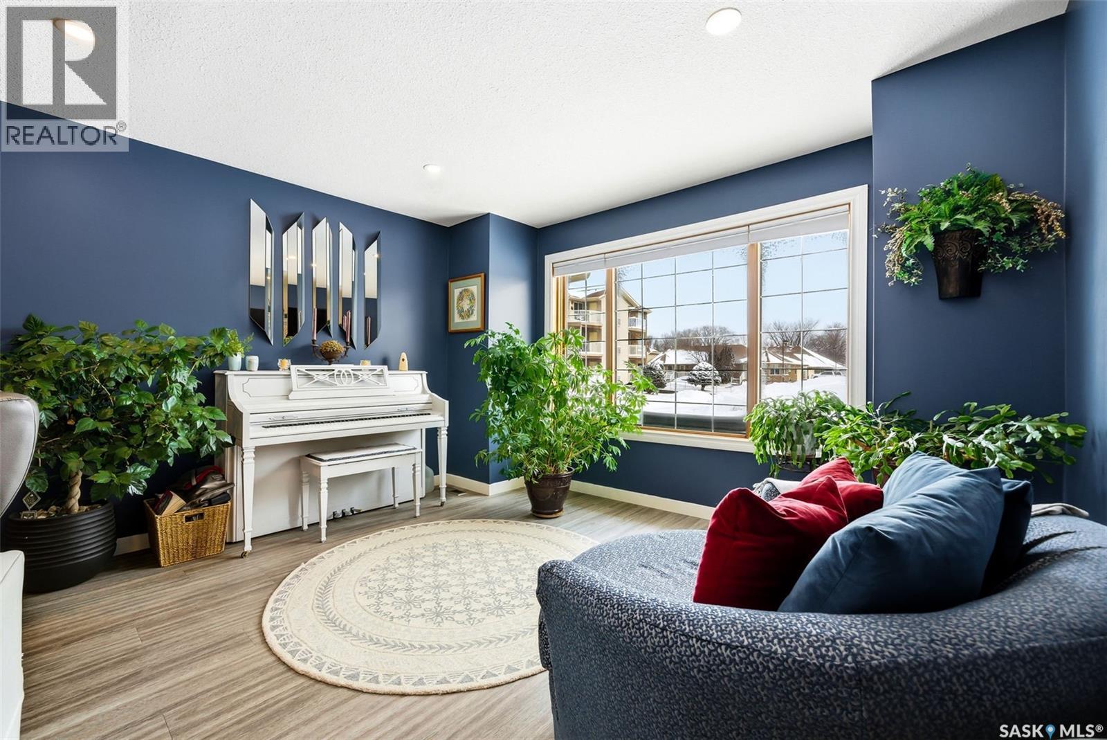 52 Kensington Crescent, Regina, SK - With Deck Patio Veranda With Exterior