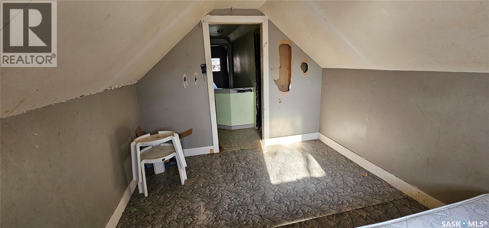 102 3Rd Avenue E, Kelvington, SK - Indoor