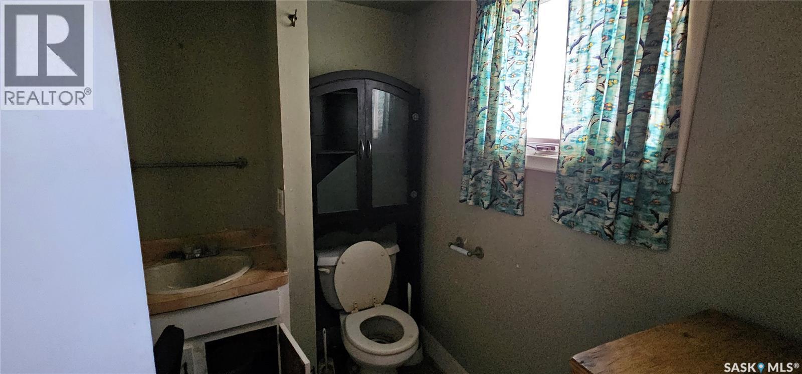 102 3Rd Avenue E, Kelvington, SK - Indoor Photo Showing Bathroom