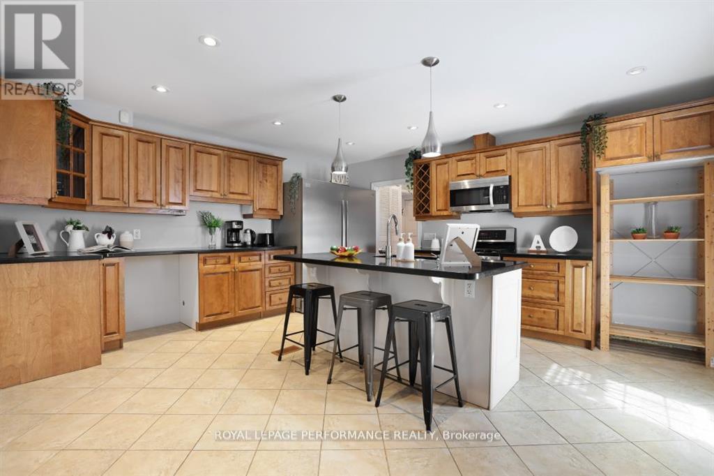 12 Adelaide Street, Ottawa, ON - Indoor Photo Showing Kitchen