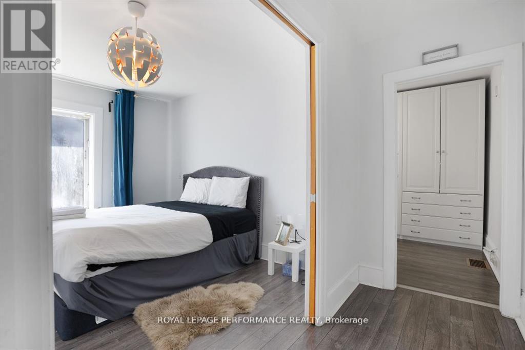 12 Adelaide Street, Ottawa, ON - Indoor Photo Showing Bedroom