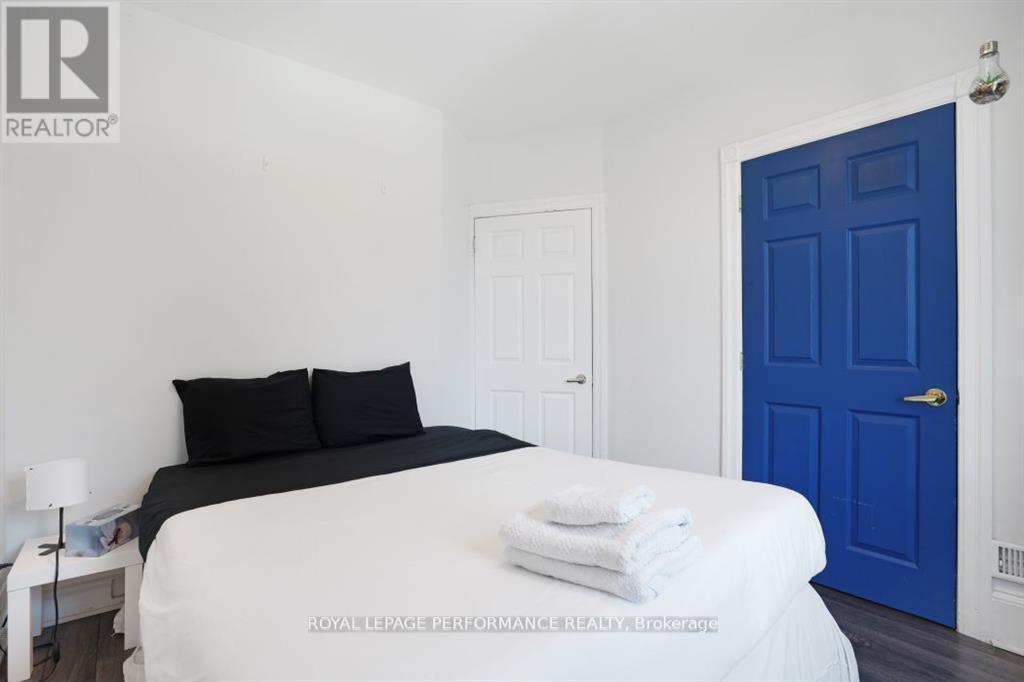 12 Adelaide Street, Ottawa, ON - Indoor Photo Showing Bedroom
