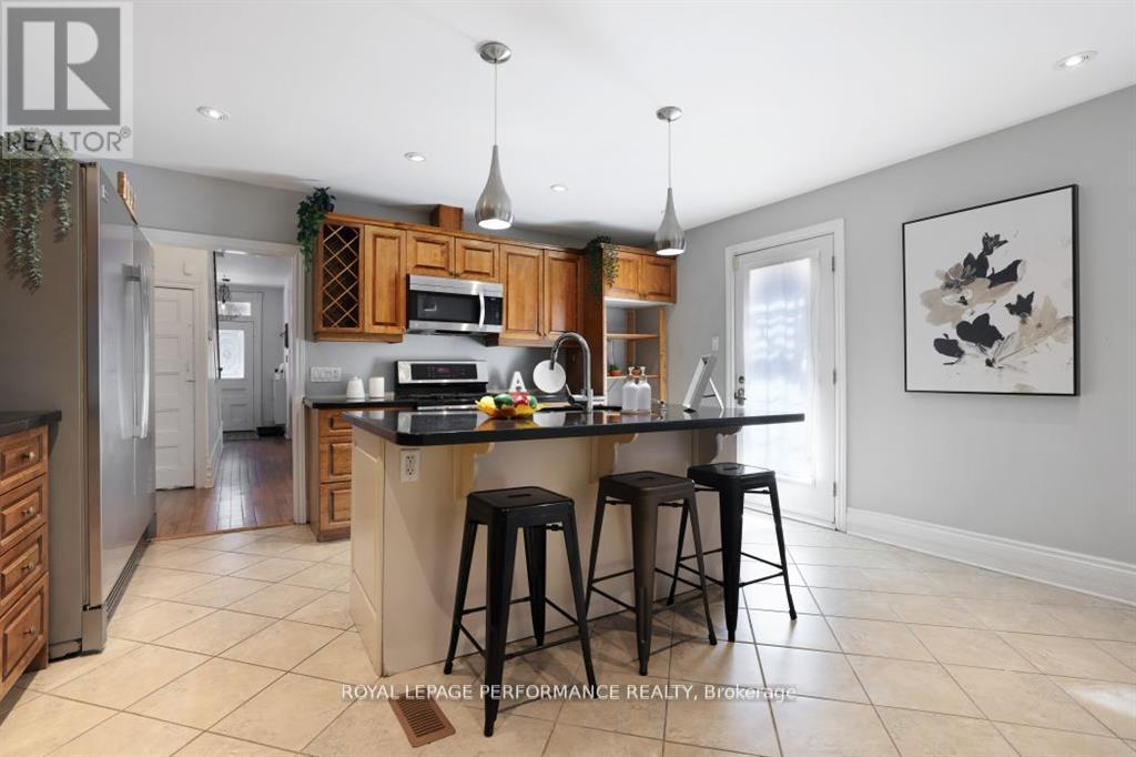 12 Adelaide Street, Ottawa, ON - Indoor Photo Showing Kitchen