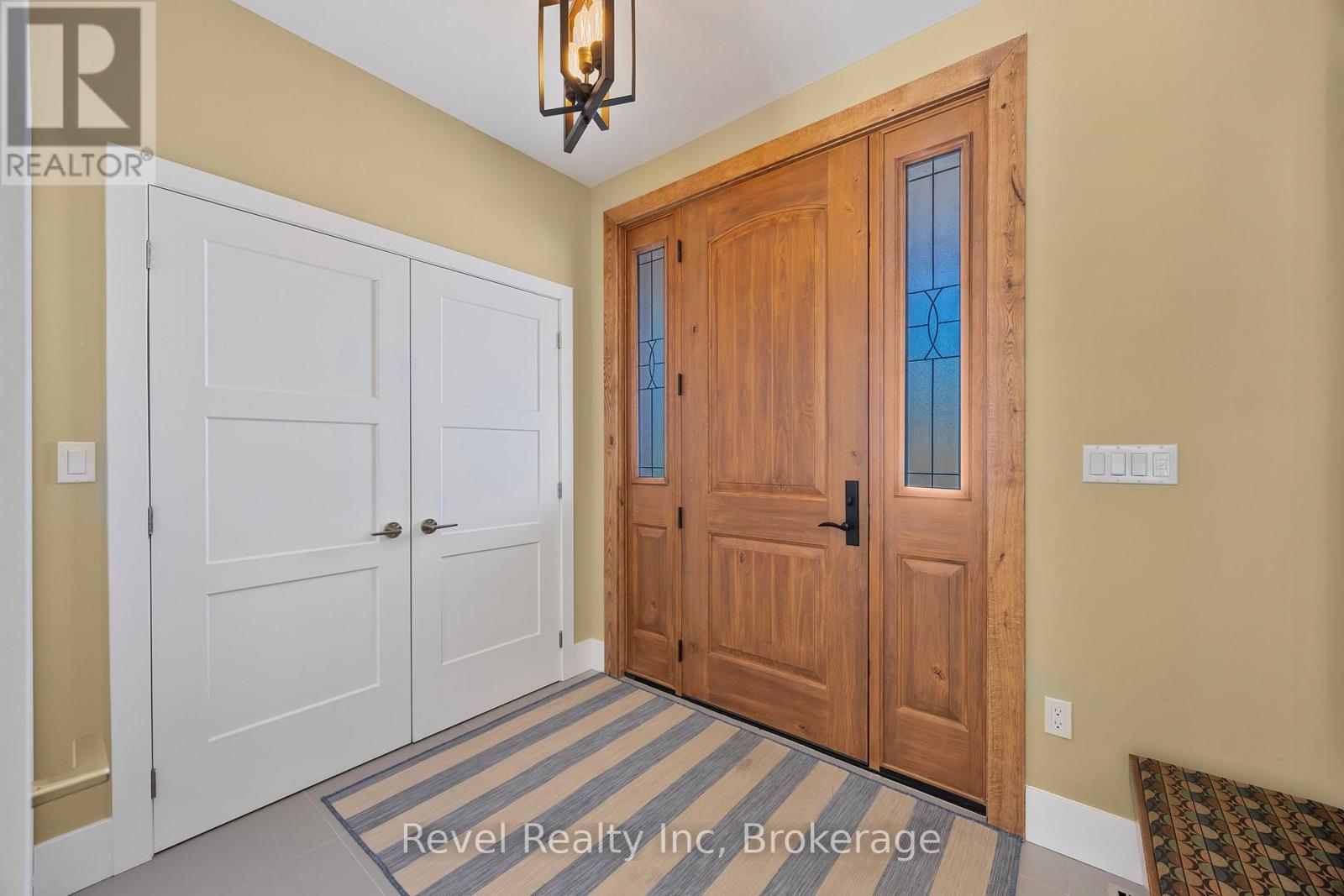 15 Stoney Road, Tiny, ON - Indoor Photo Showing Other Room