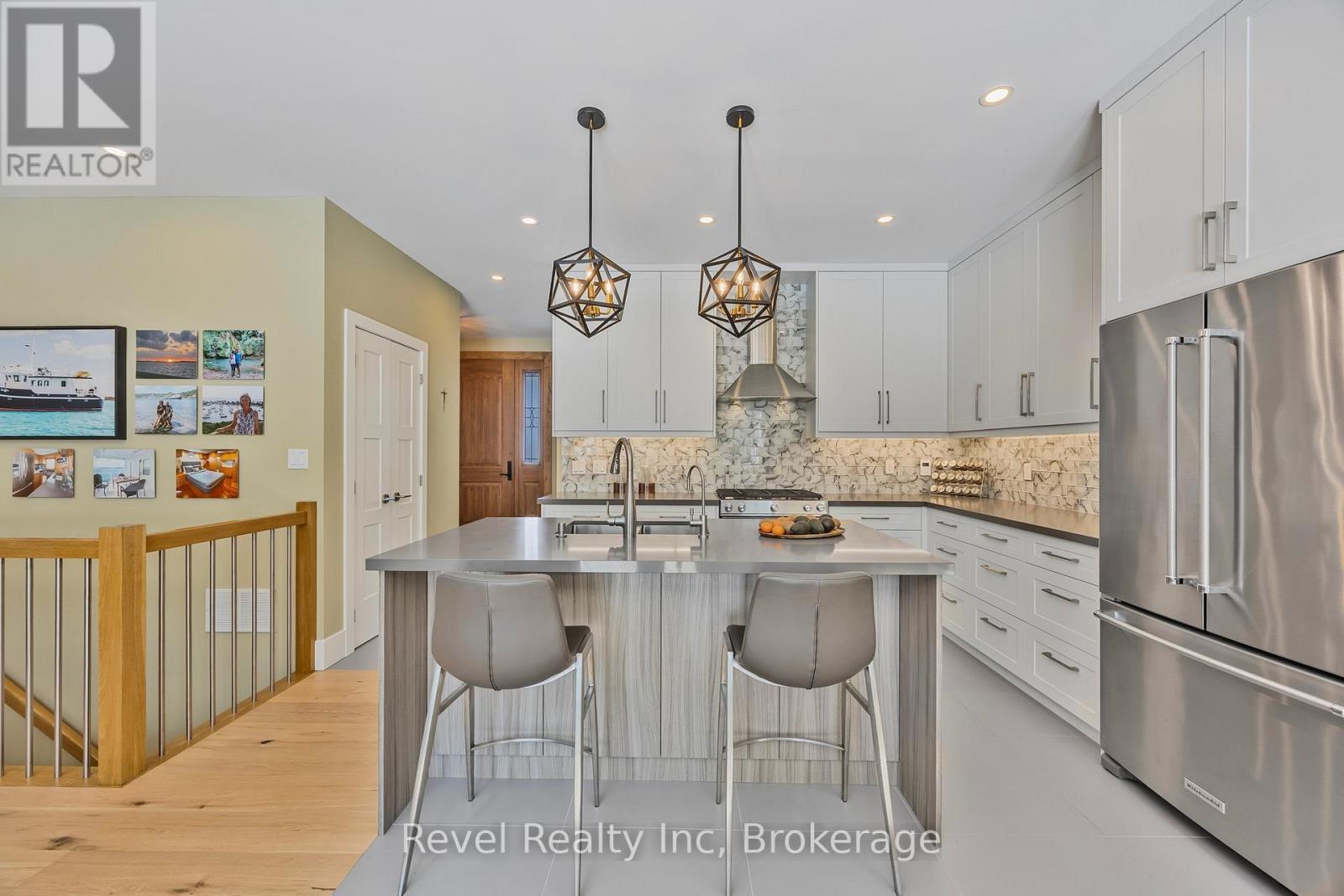 15 Stoney Road, Tiny, ON - Indoor Photo Showing Kitchen With Upgraded Kitchen