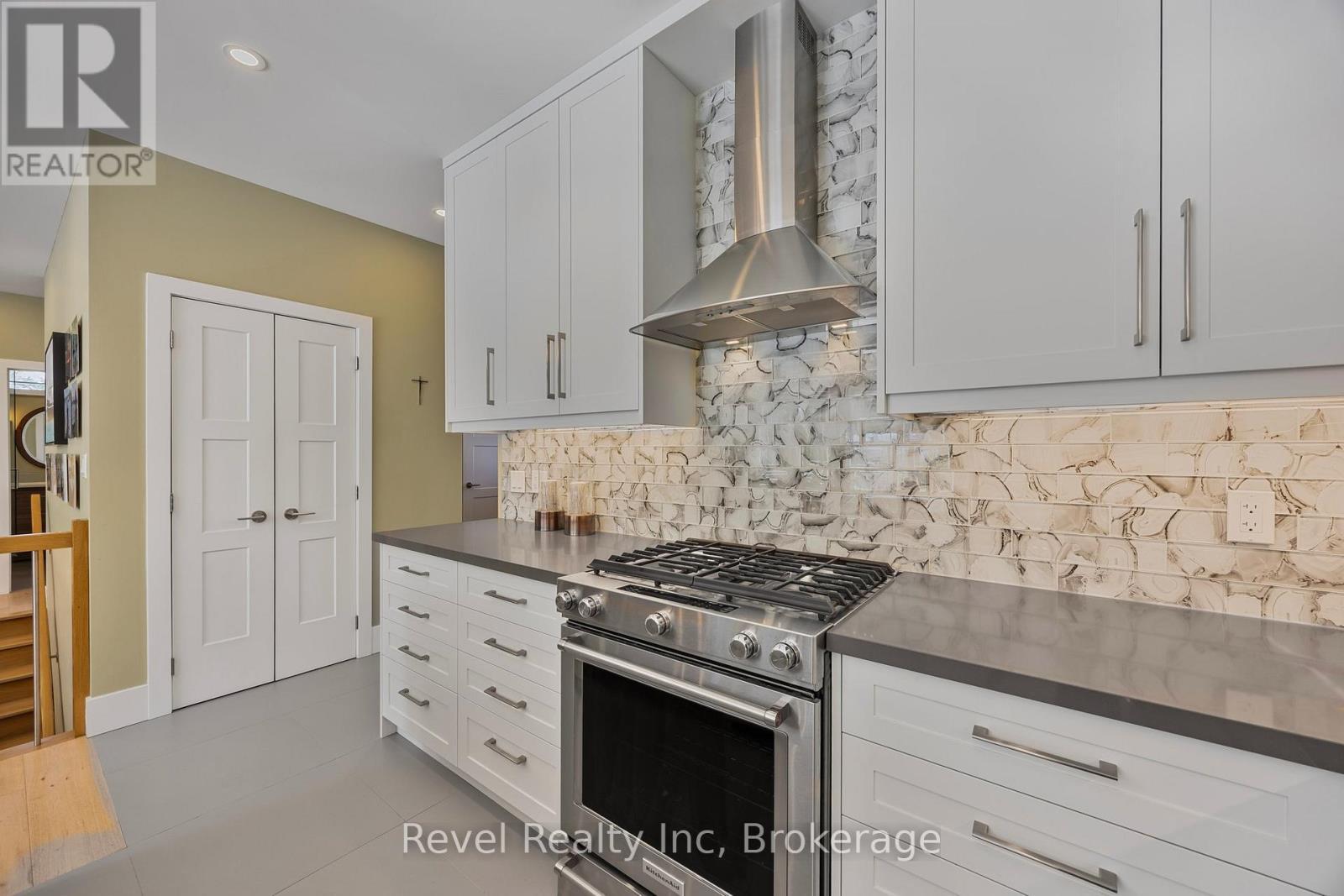 15 Stoney Road, Tiny, ON - Indoor Photo Showing Kitchen