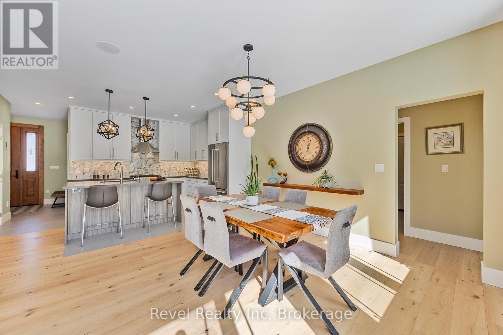 15 Stoney Road, Tiny, ON - Indoor Photo Showing Dining Room