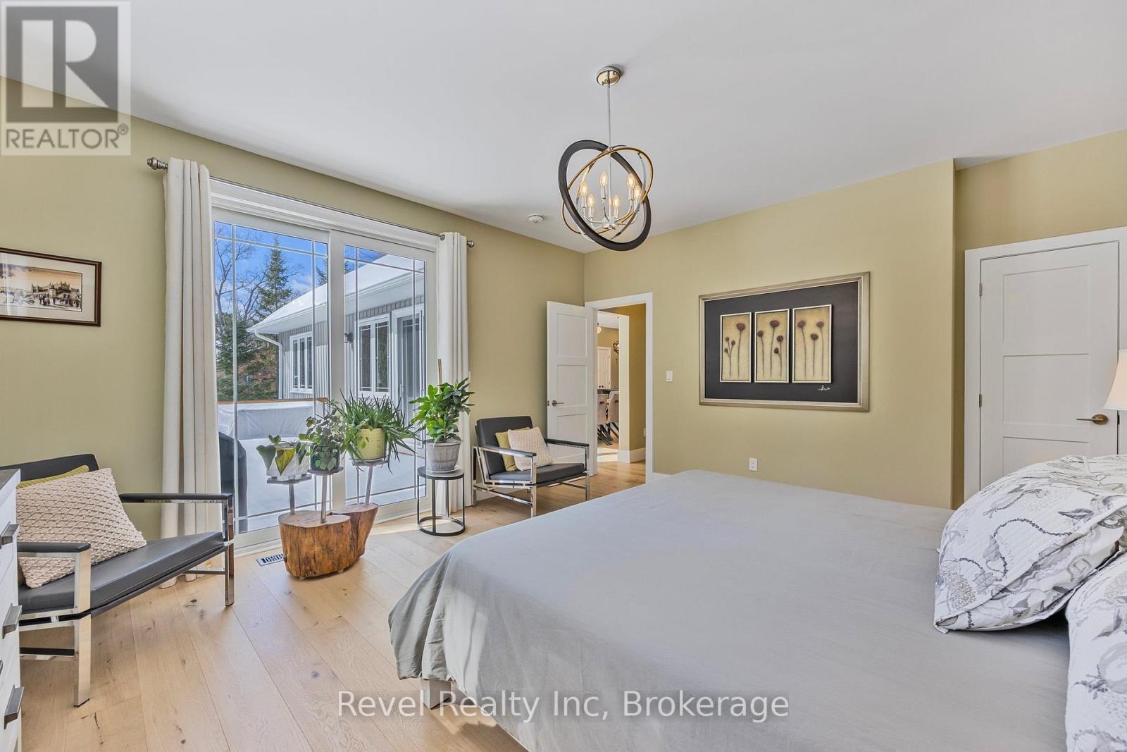 15 Stoney Road, Tiny, ON - Indoor Photo Showing Bedroom
